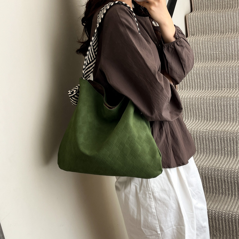 Nuova borsa tote a tracolla monospalla alla moda per l'autunno 2025, borsa a mano casual di grande capacità da indossare sotto il braccio per donna._voghion.com