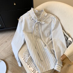 実際にフランスのストライプのシャツの女性の長袖のカジュアルな2025年の春秋の新型の欧若風のフランスの泡の袖の上着