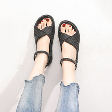 VS-382022�ļ��¿��n��ٴ�W���r��һ�ֿ�ƽ�כ�ЬŮ��Ů�L���