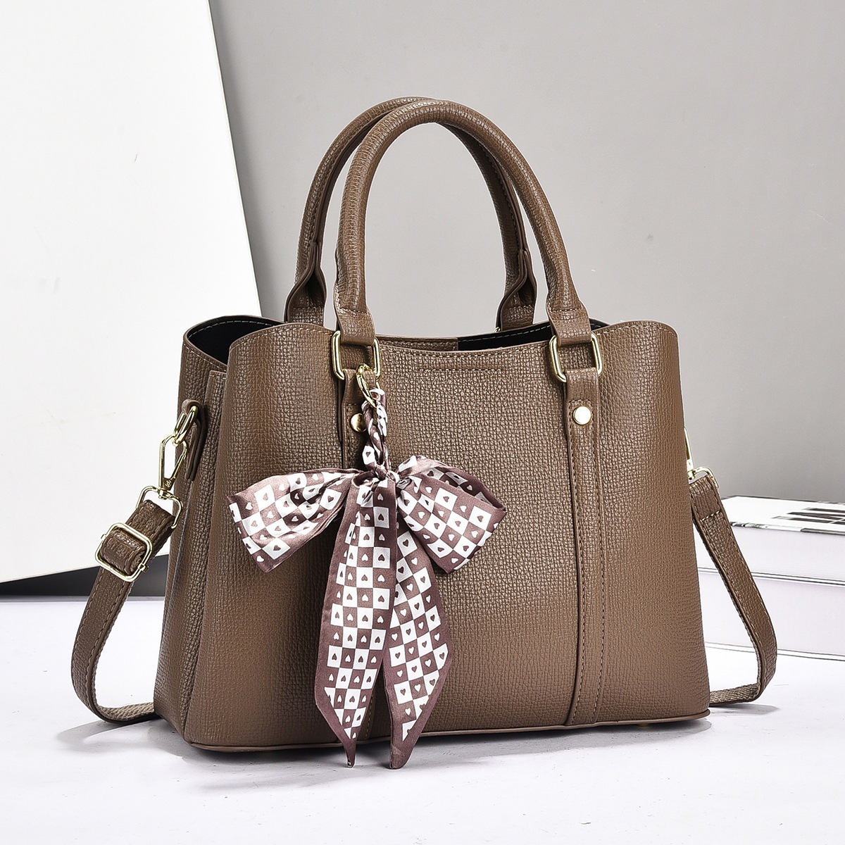 Bolsas de hombro casuales de gran capacidad, bolsas de moda diarias, bolsas transfronterizas, bufandas de seda colgantes, bolsas de mano.
