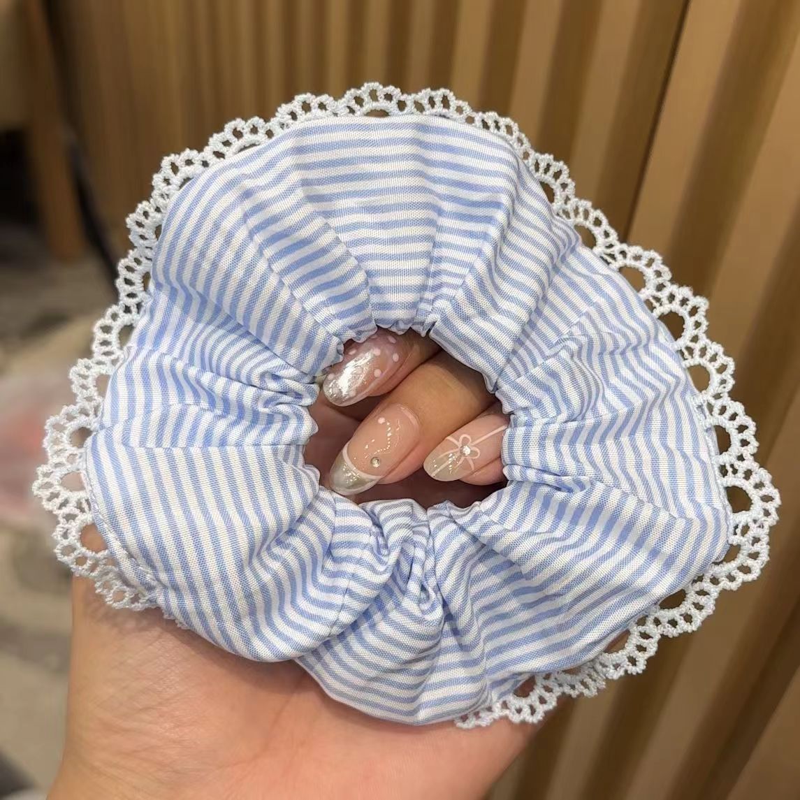 83＃蓝白条纹蕾丝边发圈