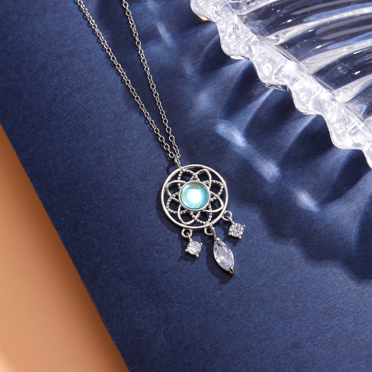 Elegant Moonlight Dreamcatcher Necklace With Sparkly Diamonds_voghion.com