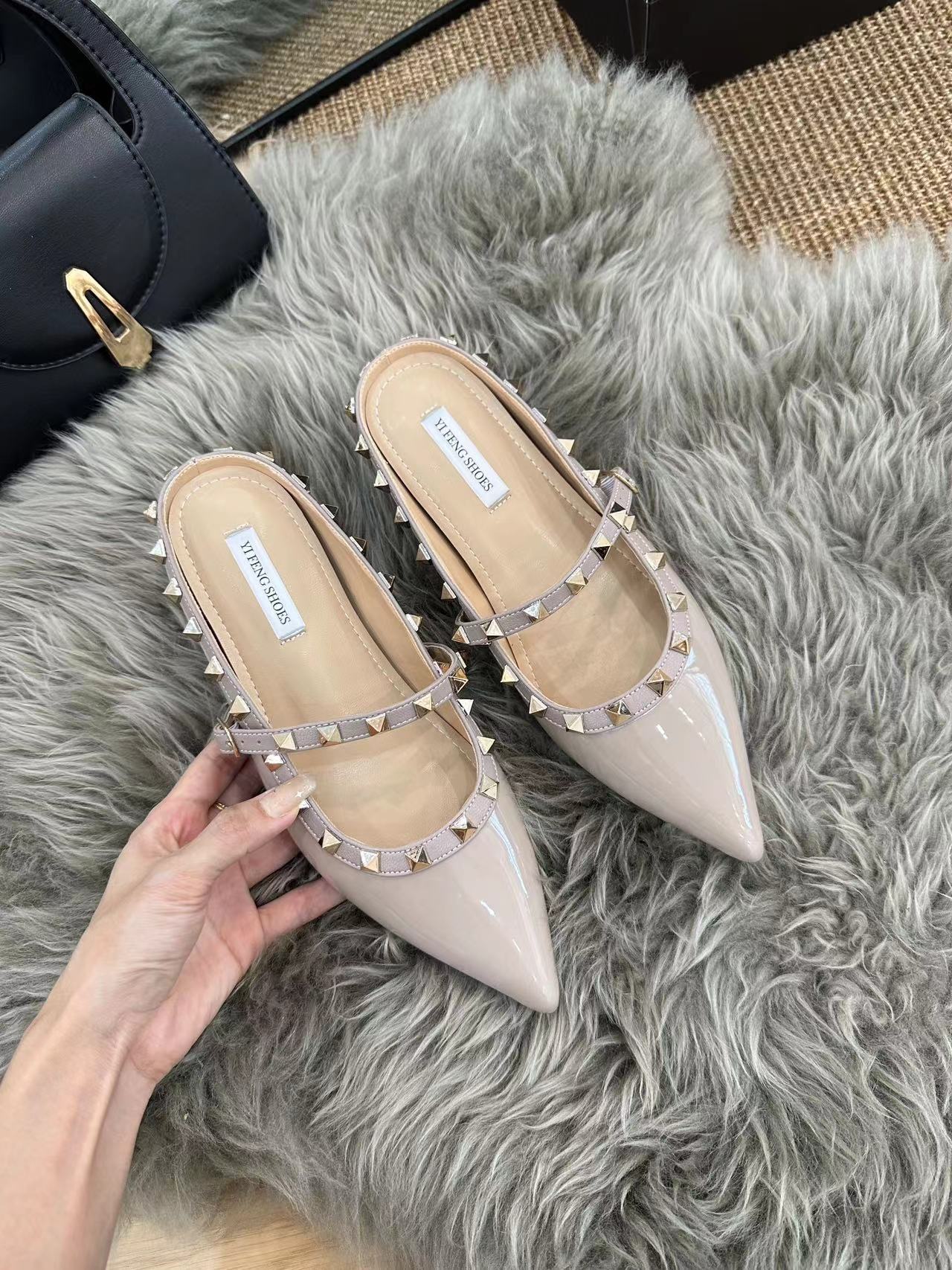 Mules Planas Mary Jane con Remaches, Tira con Hebilla y Suela de Caucho para Verano