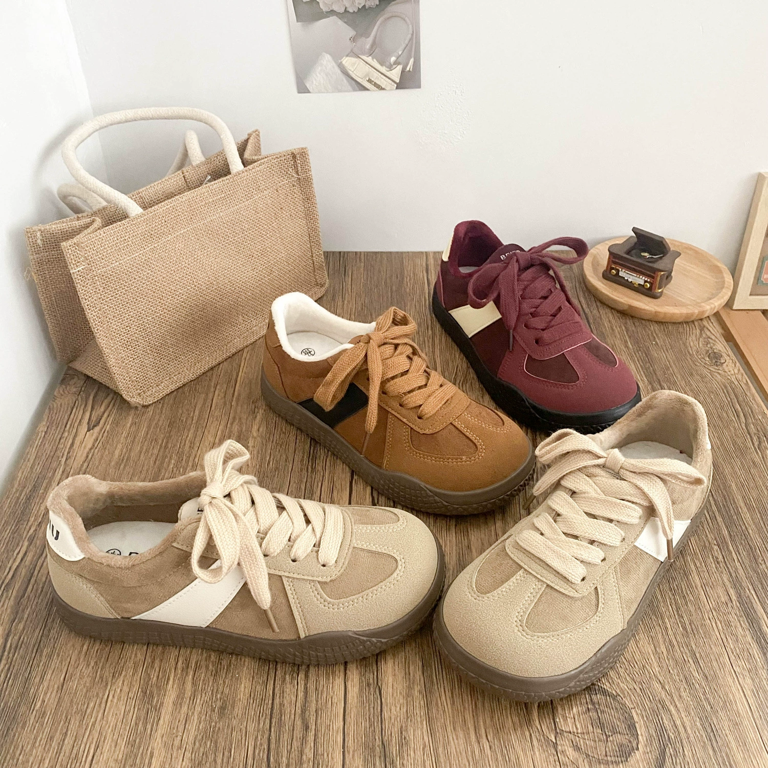 BE-6799 Зимние новые женские теплые кроссовки из двойного хлопка 2024 Новые корейские ретро немецкие тренировочные туфли.