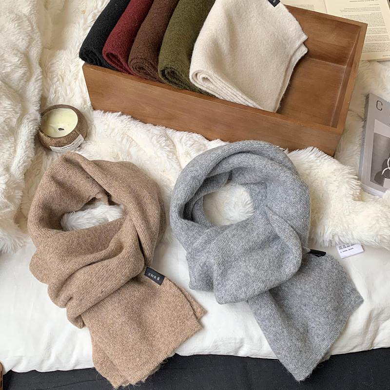 Bufandas de lana de punto de invierno femeninas de alta calidad coreana 2025 nuevo color sólido cálido bufandas de cuello suave