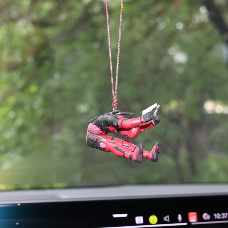 Columpio pato serie Deadpool coche retrovisor espejo colgante pequeño barato hecho a mano muñeca coche adornos para la lectura