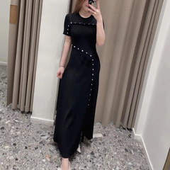M家の早秋の新型の婦人服のファッションの気質の赫本風の重工のドリルは腰のニットのワンピースの女性を収めます。