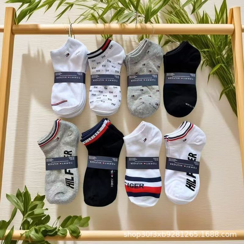 Foreign trade wholesale Tommy socks four seasons classic black and white gray socks men and women with sports leisure boat socks running volume
