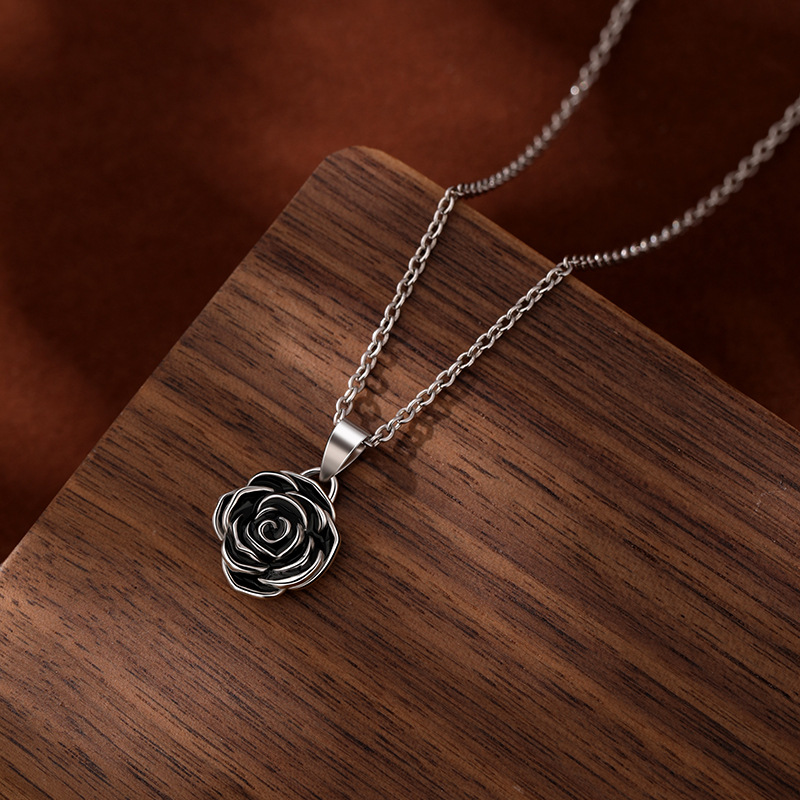 Venta caliente transfronteriza S925 plata esterlina negro rosa colgante collar europeo y americano transfronterizo retro flor simple cadena de clavícula
