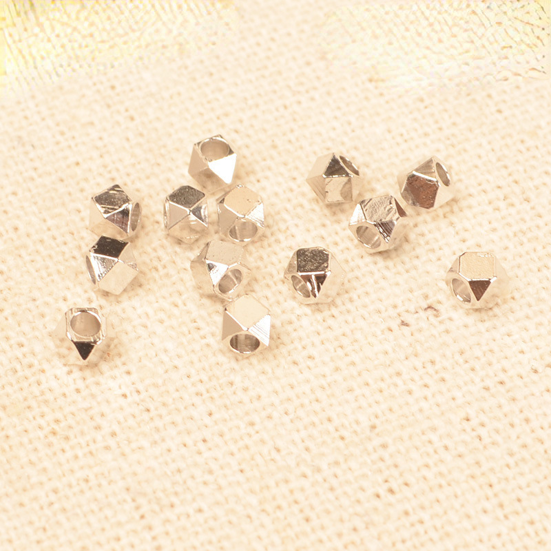 Cobre chapado en oro de 18 quilates y plata geométrica lote ángulo cuentas cuadradas lote flor espaciador perlas plateado roto plata corte ángulo perlas DIY accesorios de la joyería perlas sueltas