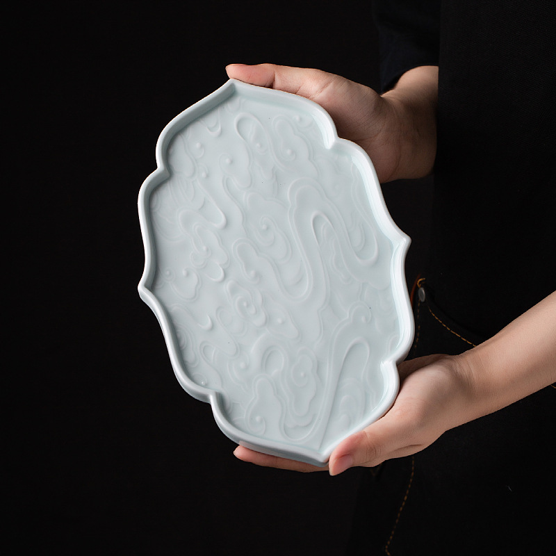 青白色花边手雕祥云陶瓷平茶盘西餐蒸菜盘子饭店酒店餐厅会所餐具