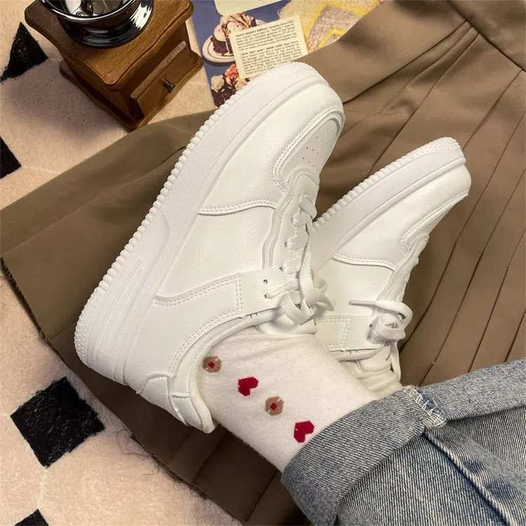 solid color low casual white sneakers for students