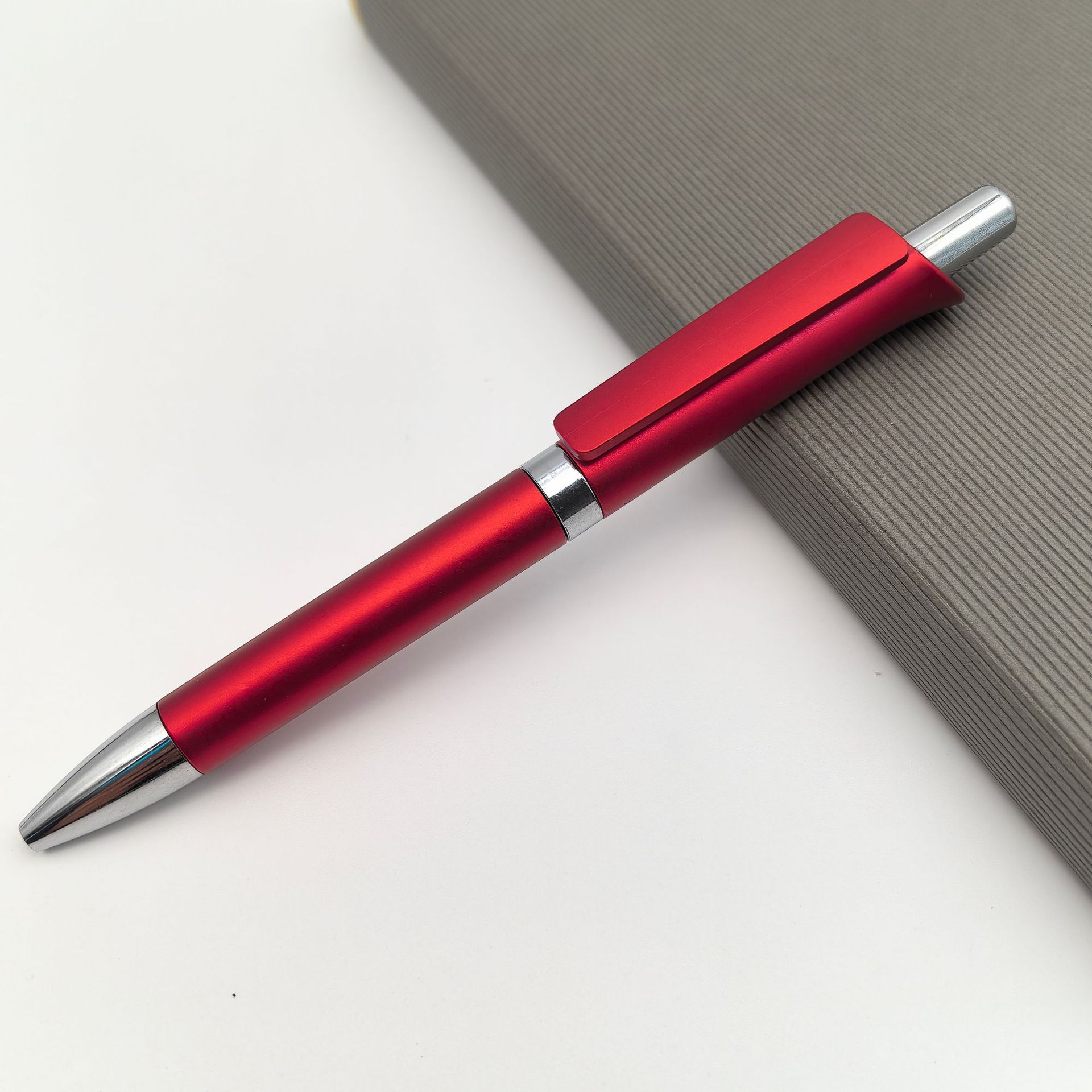 Presione el bolígrafo publicitario, poste de pintura en aerosol clásico, bolígrafo de plástico, regalo, promoción, bolígrafo publicitario, personalización