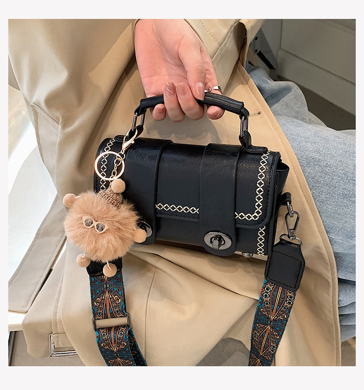 Women's Small All Seasons Pu Leather Solid Color Fashion Ornament Cylindrical Lock Clasp Handbag display picture 3