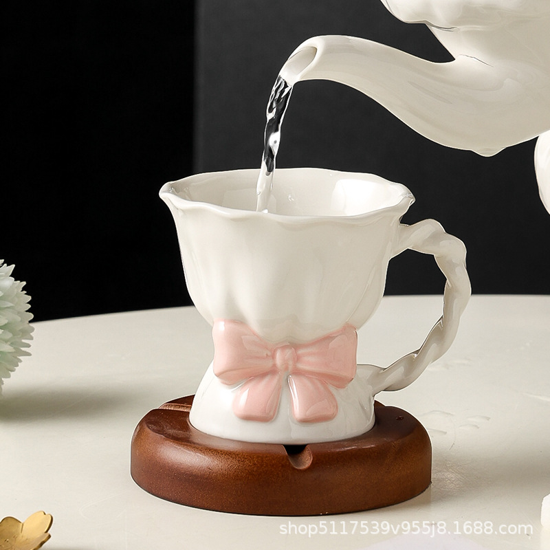 Una olla de cerámica, cuatro tazas de juego de té, caja de regalo de inauguración de la casa, lazo pintado a mano, taza de té de la tarde, regalo de boda