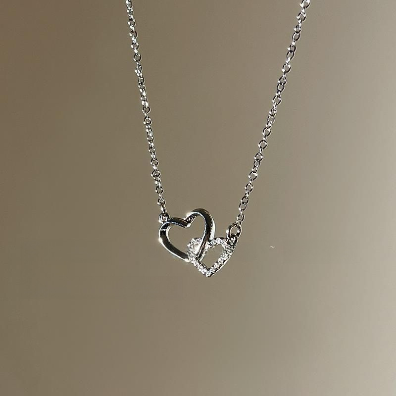 Ladies necklace,Interlocking heart collarbone chain, light luxury sweet and cool, pendant