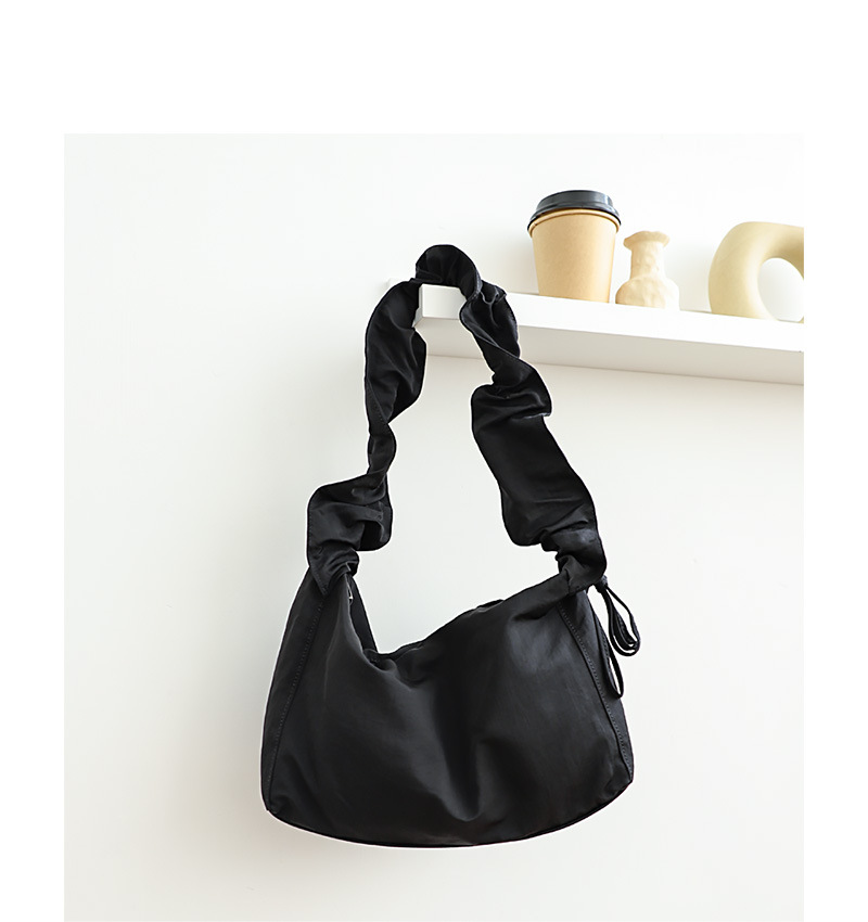 Women's Medium Nylon Solid Color Basic Square Zipper Shoulder Bag display picture 6