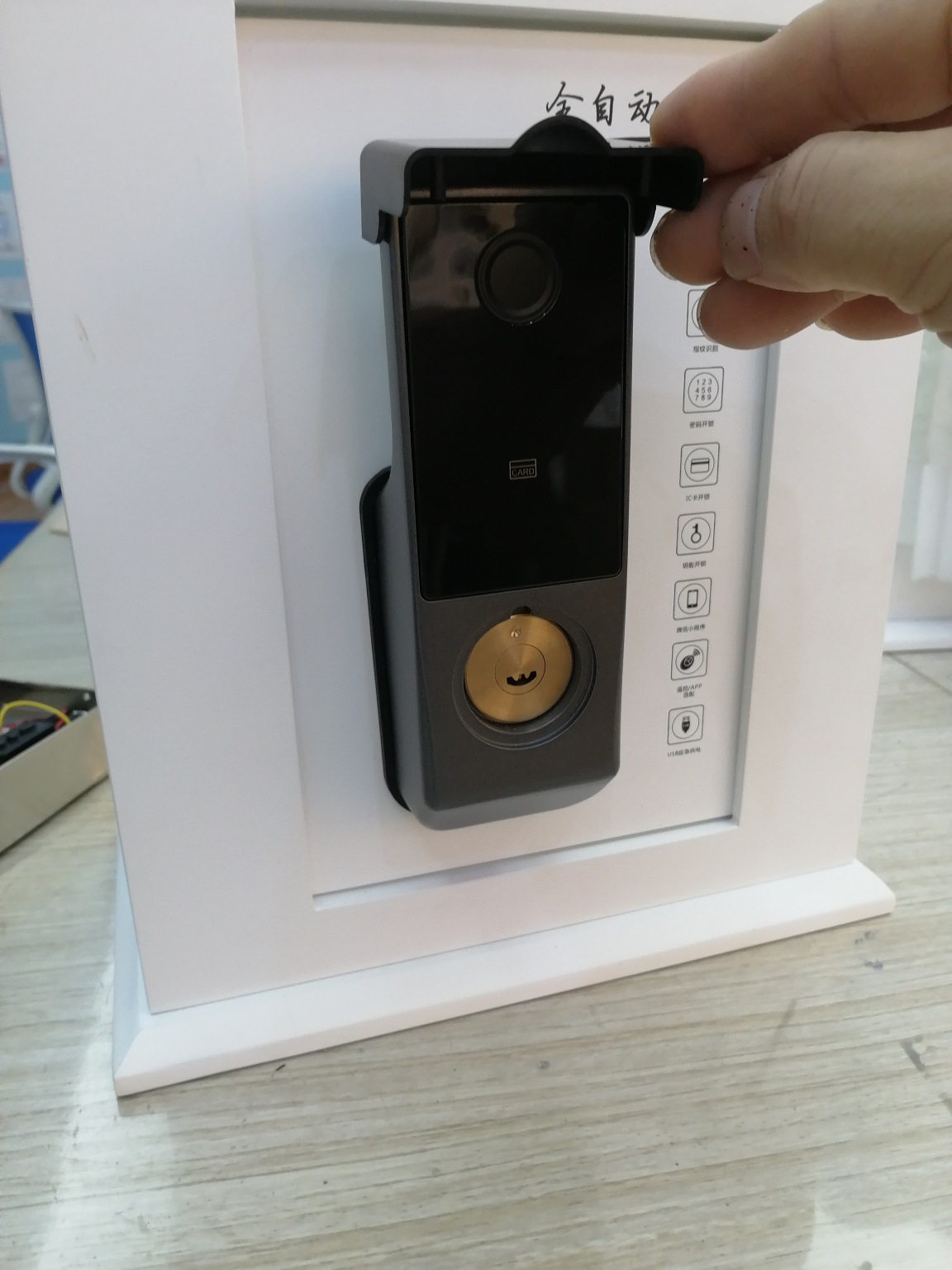 Puerta anticuada puerta antirrobo para el hogar huella digital contraseña tarjeta deslizar control remoto inducción de control electrónico cerradura inteligente Villa huella digital cerradura de la puerta