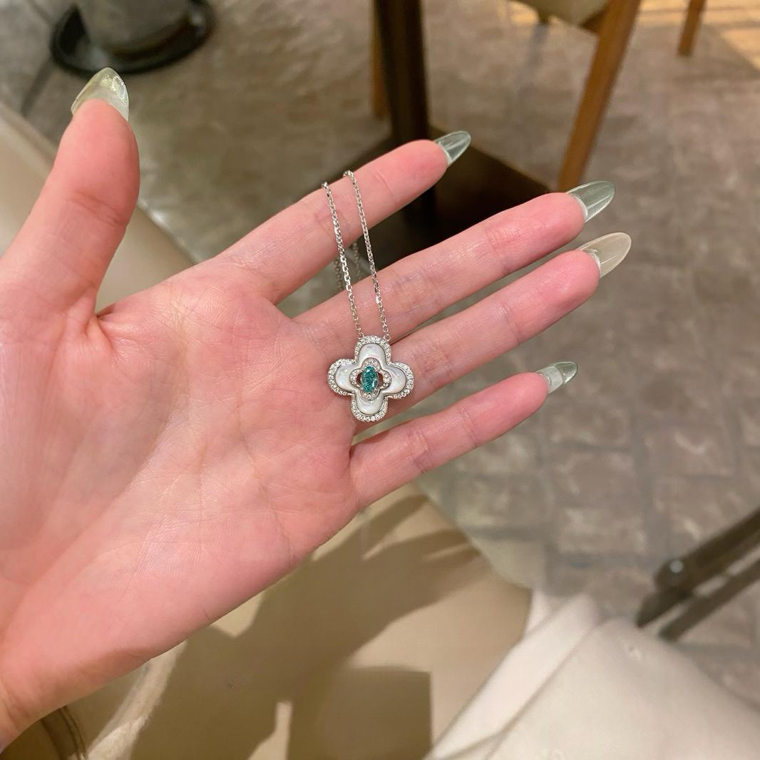 Middle ancient style Paraiba S pure silver necklace, women's four leaf clover white Fritillaria collarbone chain, navy_voghion.com
