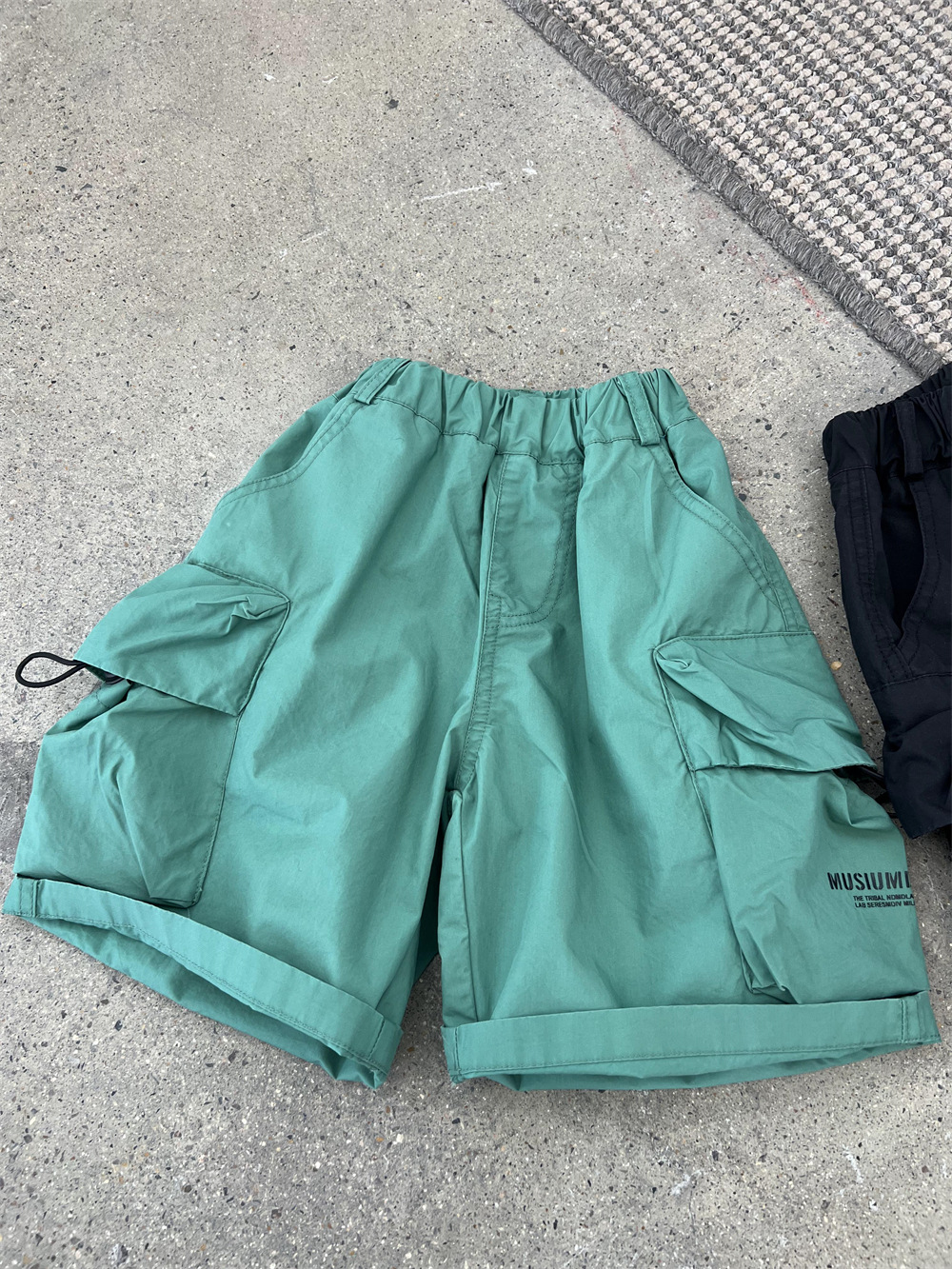 Sommerbørns amerikansk stil store lommer tynde arbejdsshorts til mænd og kvinder, løse snøreshorts, street glatte bukser_voghion.com