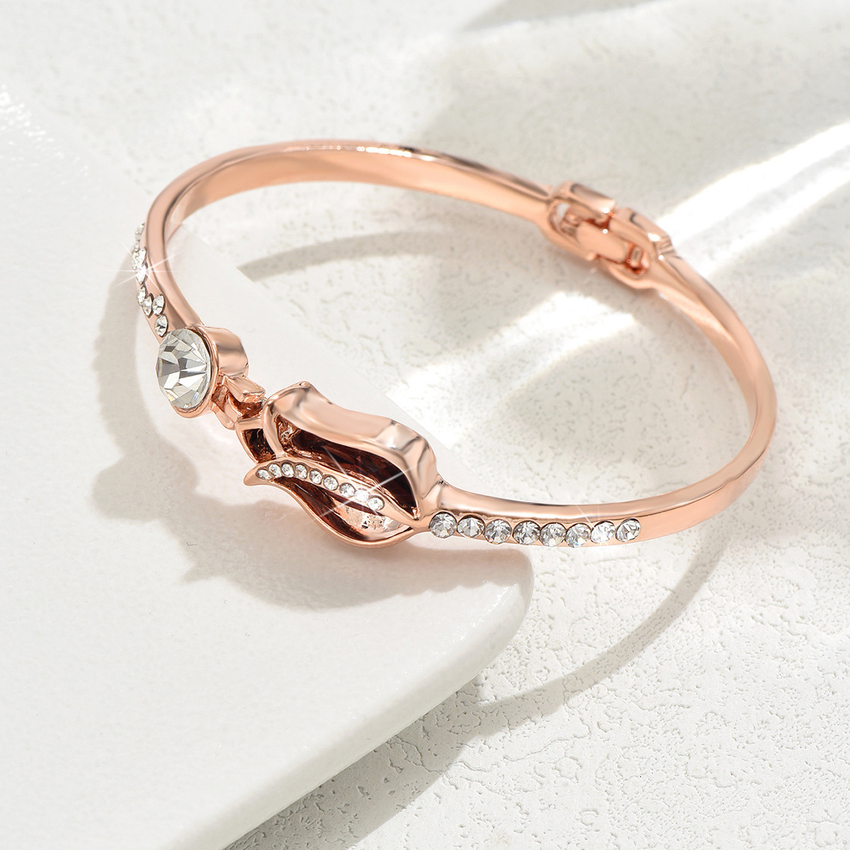 Coreano simple personalidad tulipana cruzada pulsera de doble anillo nicho de diseño femenino lujoso pulsera de pulsera universal pulsera