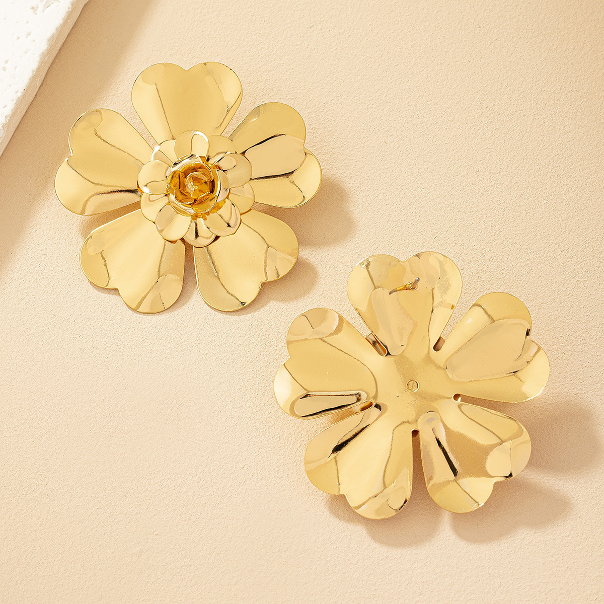 1 Par Estilo Simple Flor Enchapado Metal Chapado En Oro Pendientes display picture 3