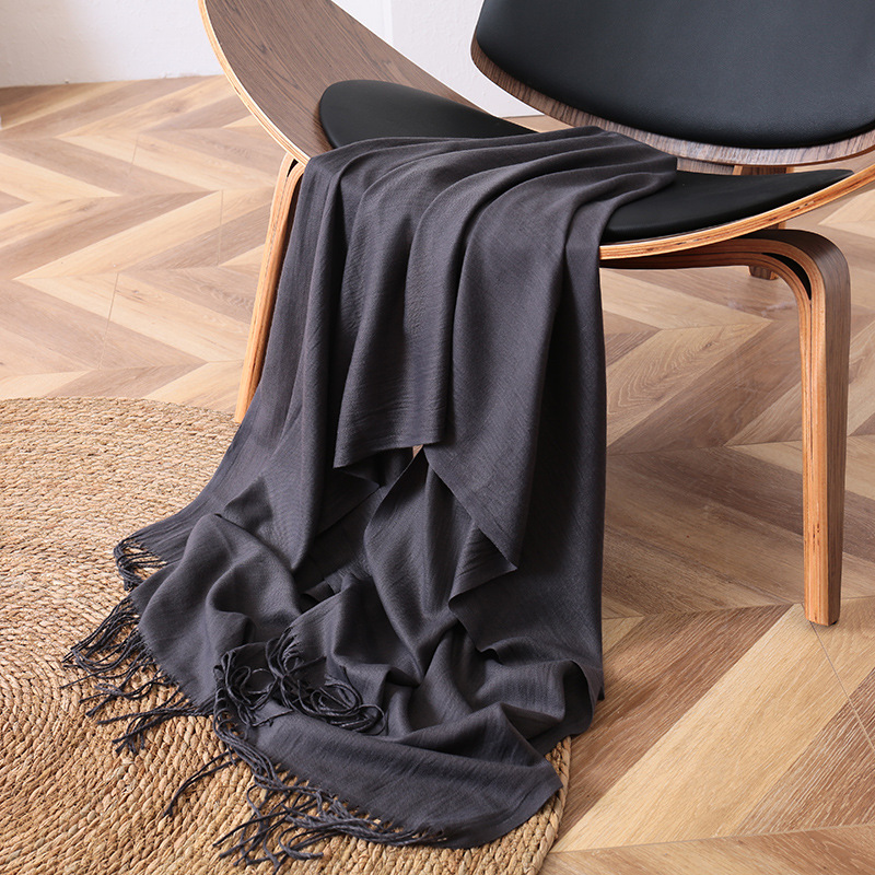 2024 otoño e invierno nuevo estilo color sólido bufanda larga imitación lana brillante textura borla marca negra mantón cálido