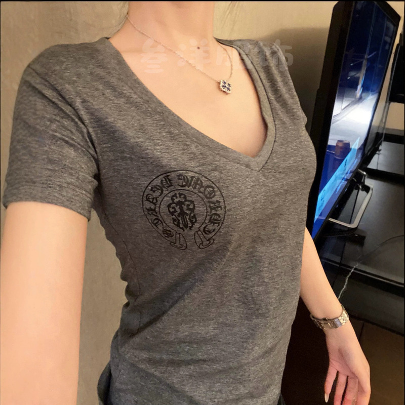 Letters Are Correct. Ch Cro 26 New V-Neck Horse Hoof Print Sanskrit Fashion Simple Slim Fit Versatile Hot Girl Short Sleeve