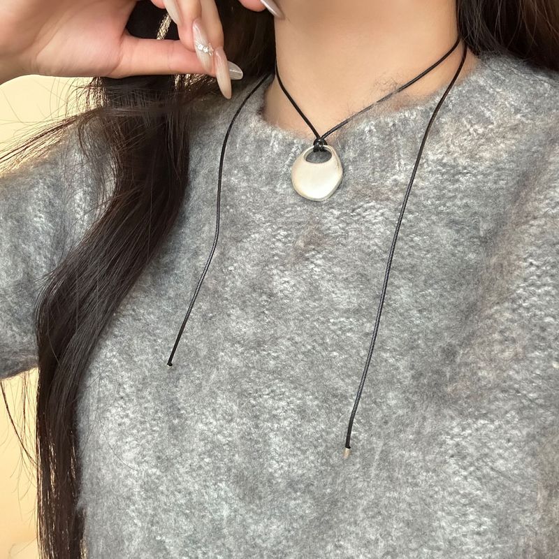 韩系简约哑光银色吊坠黑绳项链女长款小众高级感毛衣链锁骨链配饰|undefined
