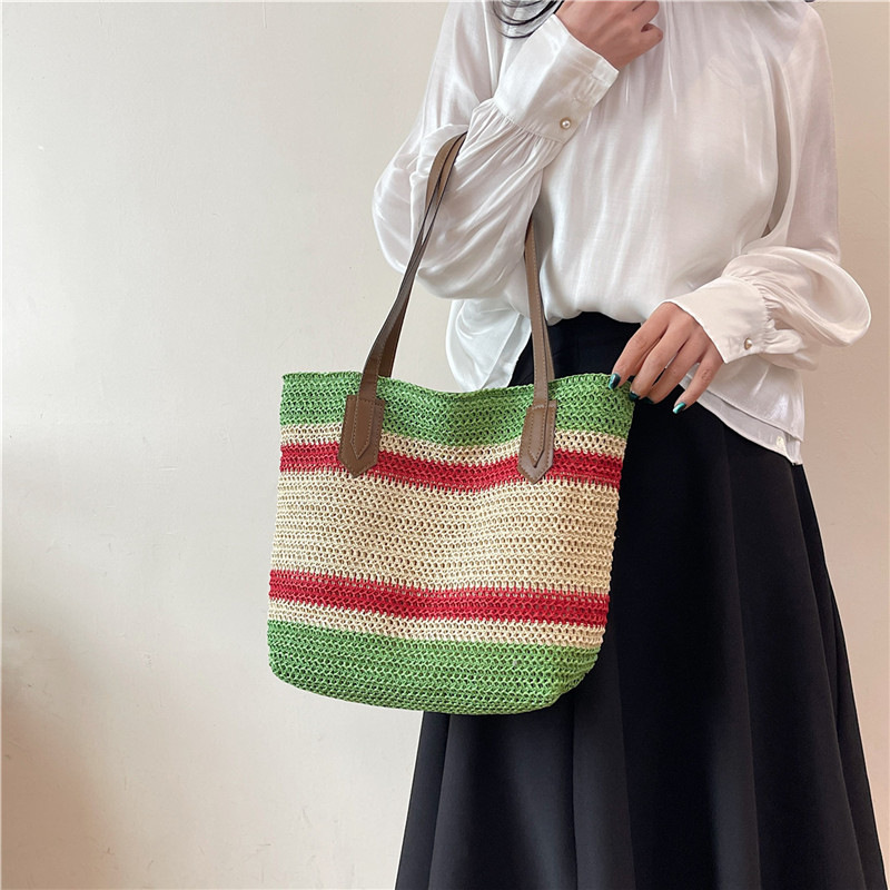 Wholesale of new straw woven bags for Spring 2025, large-capacity cross-border trendy and fashionable tote bags, casual commuting underarm bags undefined
