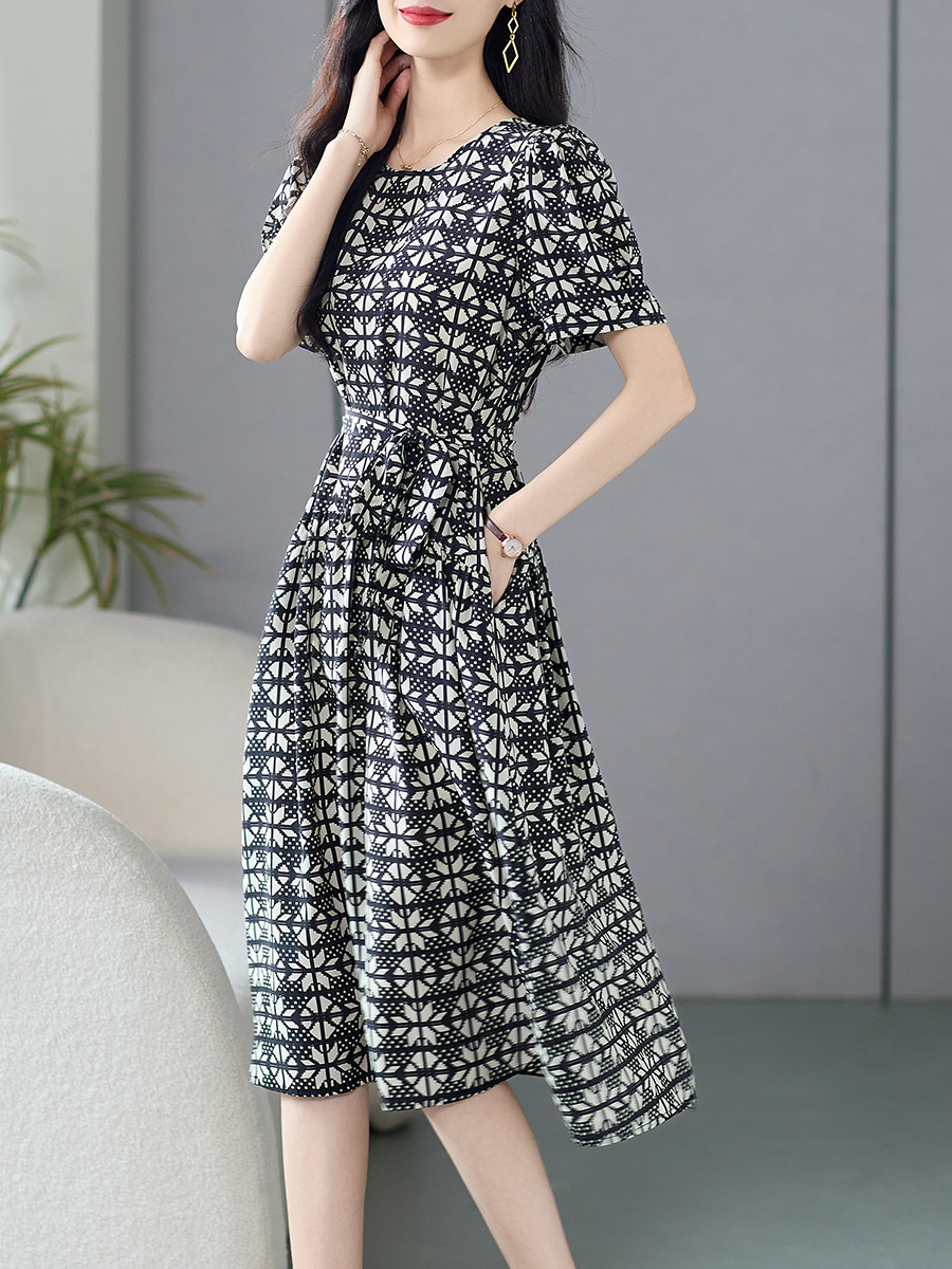 (Mới) Mã B5987 Giá 3950K: Váy Đầm Liền Thân Dáng Dài Nữ Shtdei Hàng Mùa Hè Họa Tiết Hoa Thời Trang Nữ Chất Liệu Lụa Tơ Tằm G06 Sản Phẩm Mới, (Miễn Phí Vận Chuyển Toàn Quốc).