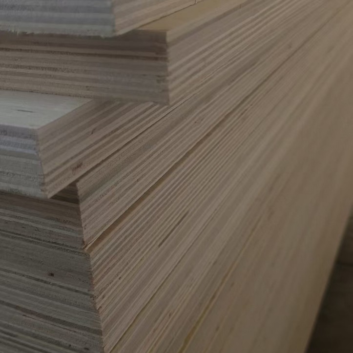 Tablero multicapa de madera 15MM madera contrachapada de álamo tablero de embalaje lvl conformación secundaria chapa de madera contrachapada no fumigada tablero de madera image 1