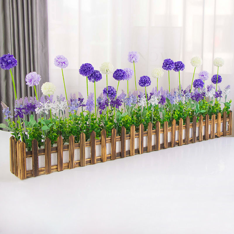 柵のプラスチックの造花のシミュレーションの花の客間の壁の角の陽の窓の台は仕切りを切って装飾の緑の植栽を遮って鉢植えの植木鉢を飾ります。|undefined