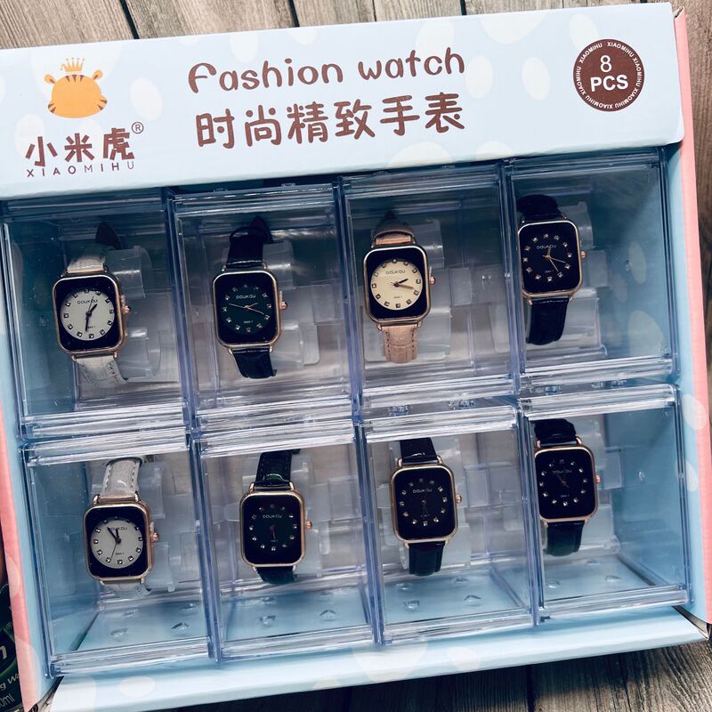 Quartz Watch New Electronic Watch LED Korean Simple Student Watch Transparent Plastic Box Large Cong Quartz Watch New Electronic Watch LED Korean Simple Student Watch Transparent Plastic Box Large Cong