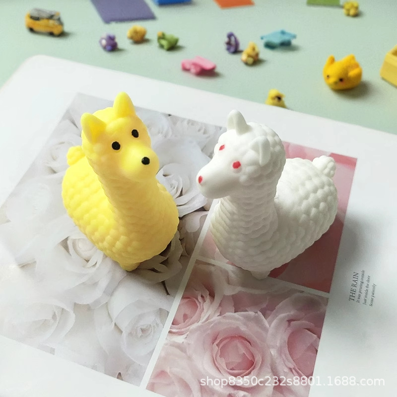 Creatividad de dibujos animados transfronterizos alivio de compresión lindo animal suave alpaca pellizco pellizco Le goma suave ventilación juguetes descompresivos al por mayor