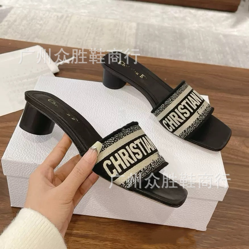 검은색