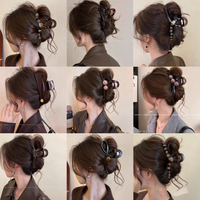 Clip de agarre de cuentas de sensación de alta gama para mujer 2025 nuevo estilo de lujo ligero pinza para el cabello en la parte posterior de la cabeza clip de tiburón horquilla tocado