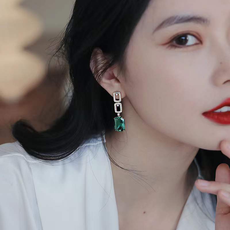 Brand geometric retro elegant fashionable design earrings