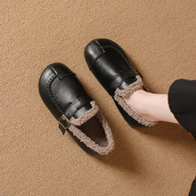 软底豆豆鞋女冬外穿2025新款平底韩版复古百搭加绒保暖孕妇小皮鞋