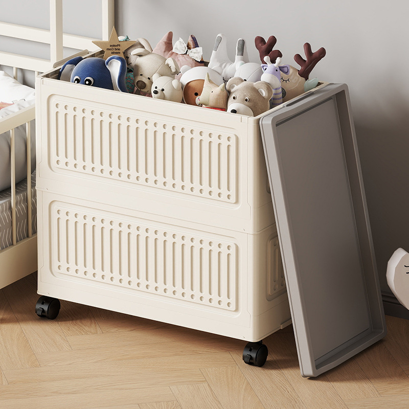 収納かごには蓋付きの服が収納されています。|undefined