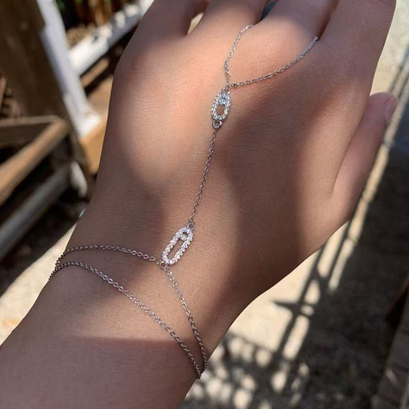 European and American Hot-Selling Paper Clip Finger Bracelet Simple Flower Bracelet Prom Party Rhinestone Bracelet Bracelet European and American Hot-Selling Paper Clip Finger Bracelet Simple Flower Bracelet Prom Party Rhinestone Bracelet Bracelet