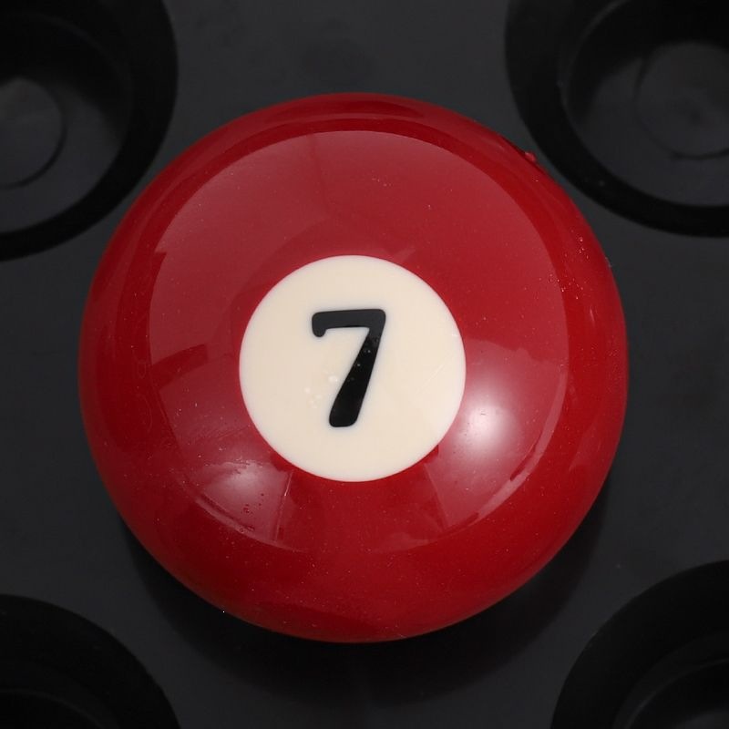 A high-quality A-grade ordinary middle eight table ball (5.7CM) - No. 7
