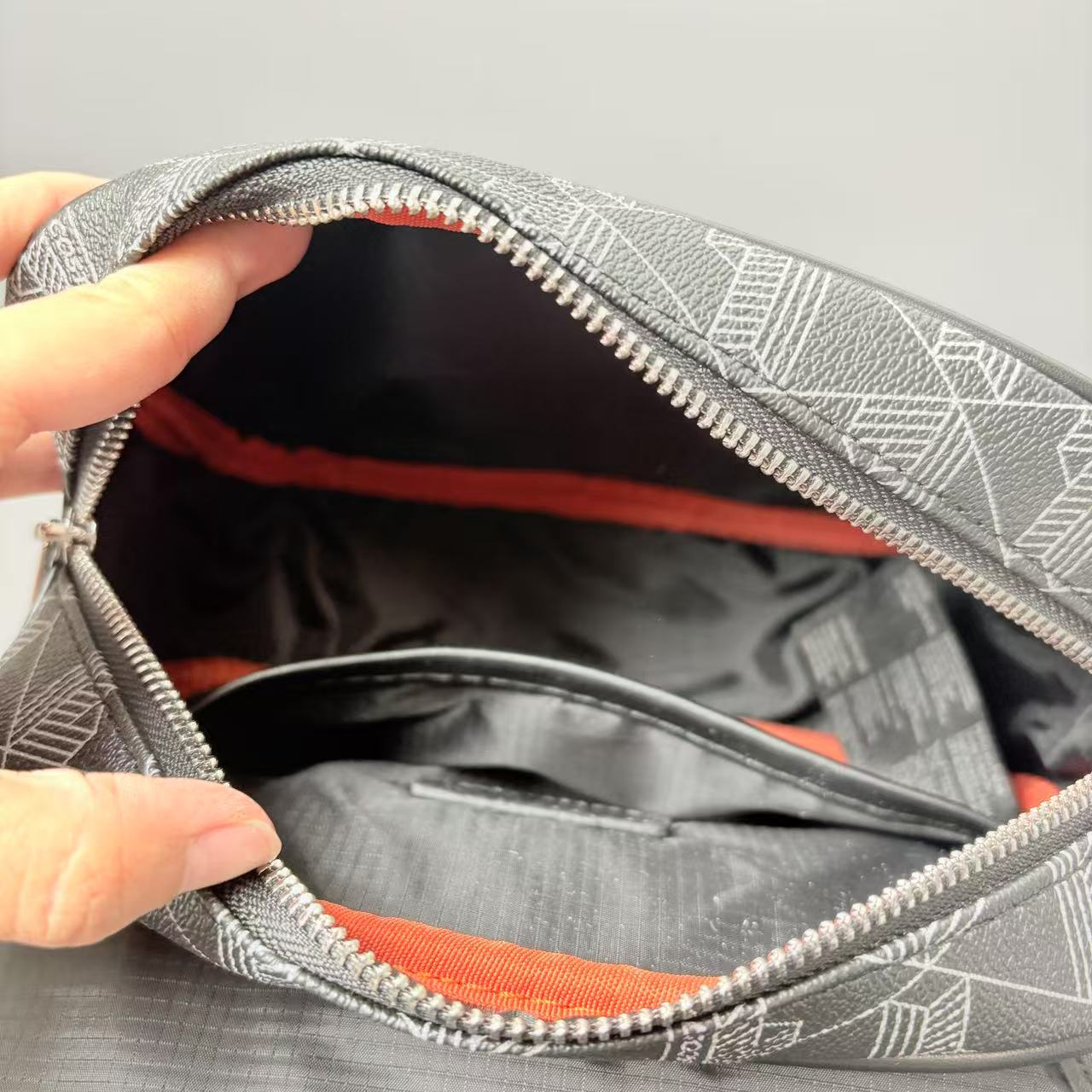 24 otoño nuevo estilo retro bolso de mensajero con estampado de hombro para hombre bolso de mensajero con doble hebilla