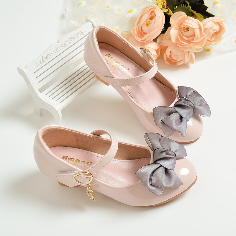 Zapatos de niña 2025 nuevo estilo coreano moda zapatos de princesa para niñas mocasines versátiles con lazo zapatos de cuero para niñas pequeñas