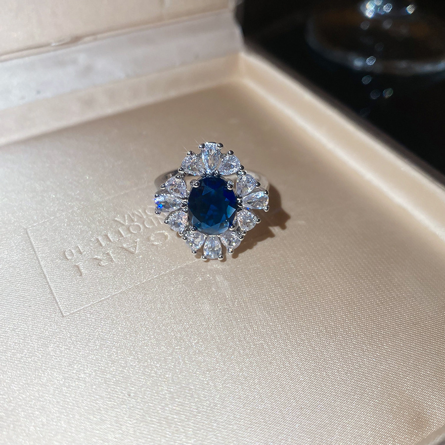 Anel de dedo indicador em formato de gota d'água com zircônia super brilhante em estilo palácio, com acabamento pesado, leve e luxuoso._voghion.com