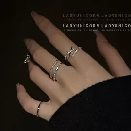 耳钉;耳环;项链