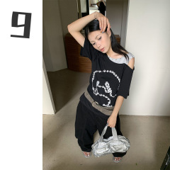 [9hour] 個性的な偽の肩のtシャツの女性2025夏のゆったりとした百合は色の上着の女性m 11328にぶつかります。