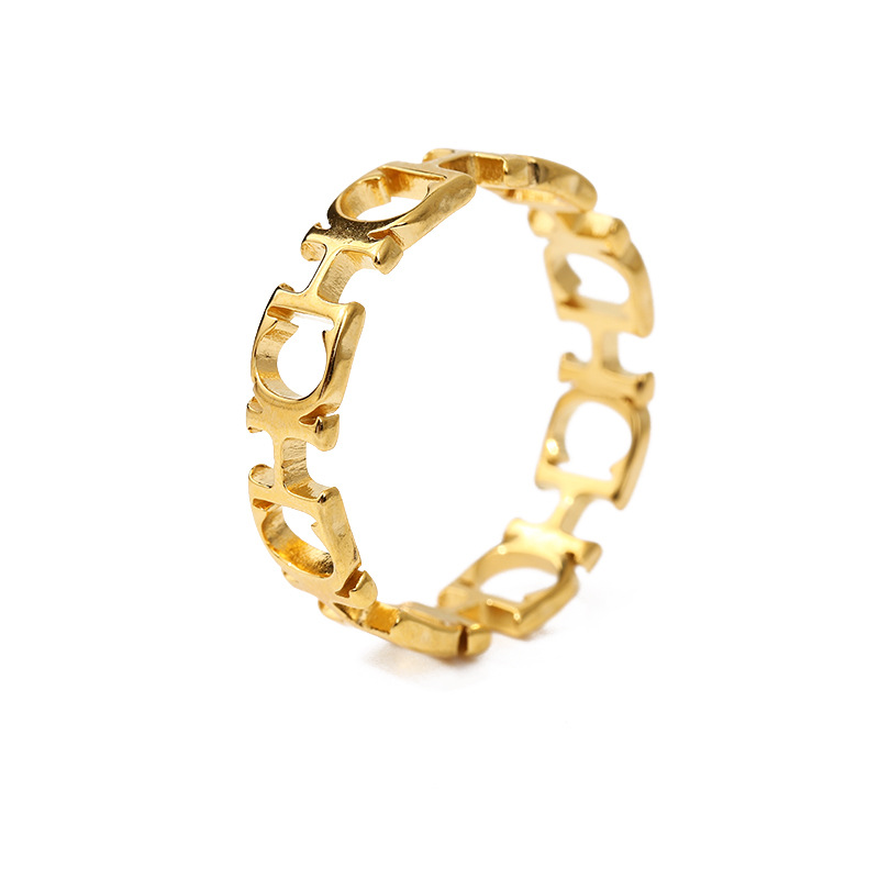 Europa y América transfronteriza Venta caliente carta de moda anillo de acero de titanio hueco 18K letra de oro CH dedo índice cola personalidad femenina ins