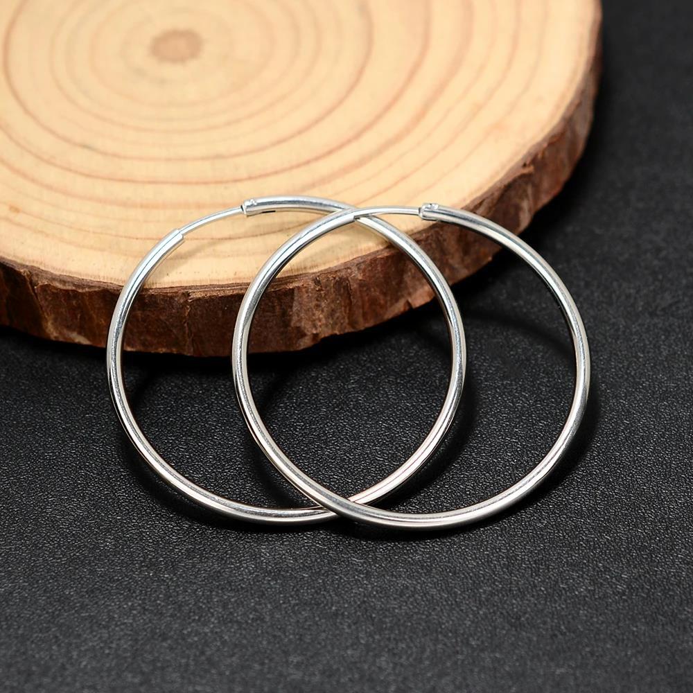 men’s Brooch For Stylish Layering. Vintage-inspired Yet Minimalist Design That Adds Quiet Confidence And Effortless Elegance To Any Outfit. European_voghion.com
