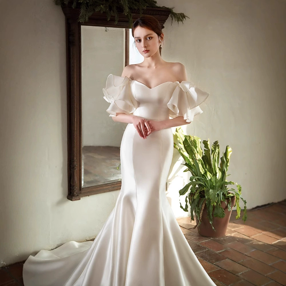 Retro elegant wedding dress, "fish tail" cut, simple cut